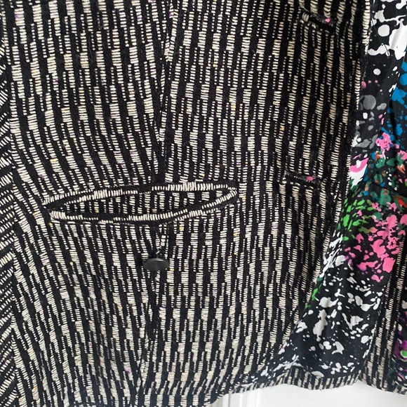 Womens blazer- missing a button - Picture 2 of 7